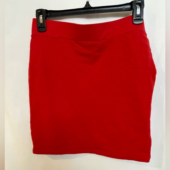 Red Mini skirt - Size Large - Picture 2 of 3